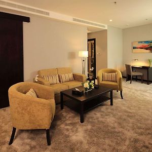 Executive Queen Suite